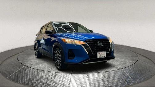 2 Tone Blue / Black 2023 Nissan Kicks SV