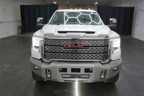 Photo 4 of 41 of 2020 GMC Sierra 2500 Denali