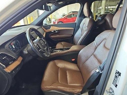2021 Volvo XC90 T6 Momentum 7 Passenger
