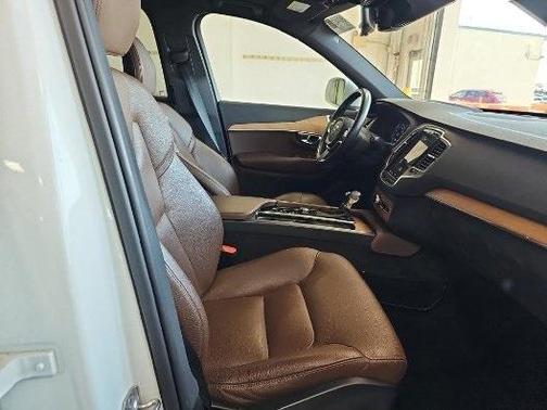 2021 Volvo XC90 T6 Momentum 7 Passenger