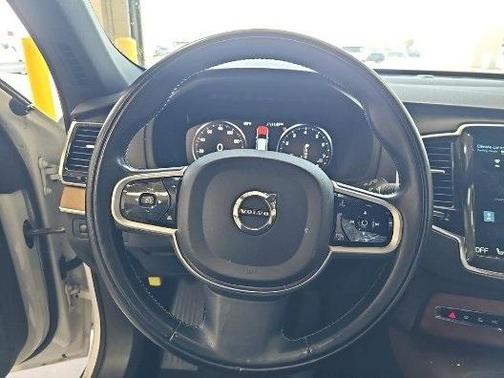 2021 Volvo XC90 T6 Momentum 7 Passenger