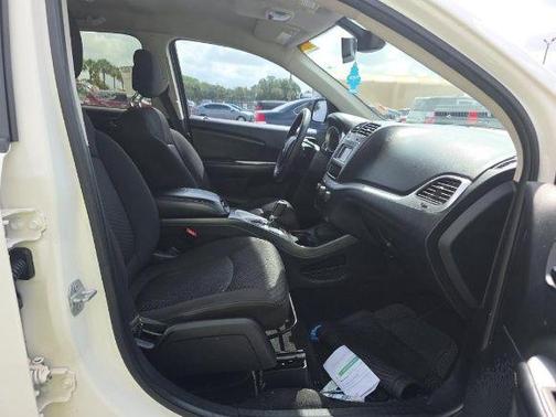 Vice White 2019 Dodge Journey SE