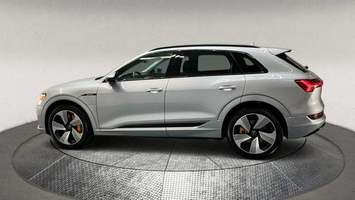 2022 Audi e-tron Premium Plus