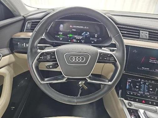 2022 Audi e-tron Premium Plus
