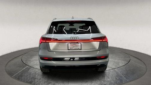 2022 Audi e-tron Premium Plus