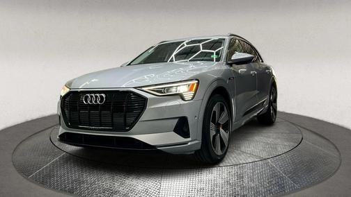 2022 Audi e-tron Premium Plus