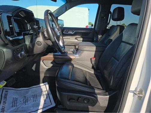Summit White 2024 GMC Sierra 1500 SLT