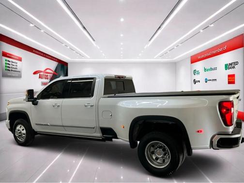 Iridescent Pearl Tricoat 2024 Chevrolet Silverado 3500 High Country