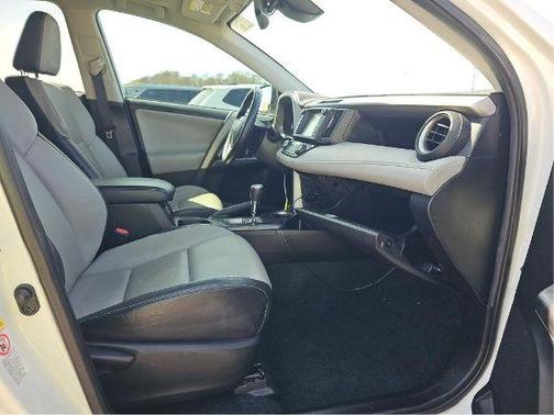 Blizzard Pearl 2018 Toyota RAV4 Platinum