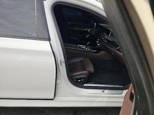 2020 BMW 740 i xDrive