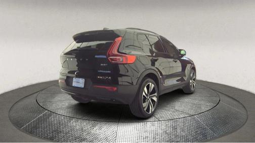 2025 Volvo XC40 B5 Plus Dark Theme