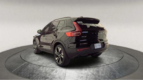 2025 Volvo XC40 B5 Plus Dark Theme