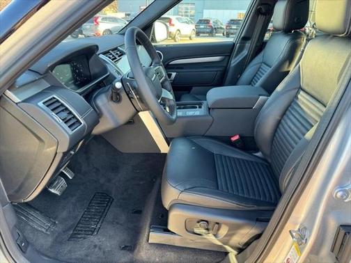 2024 Land Rover Discovery P360 Dynamic SE