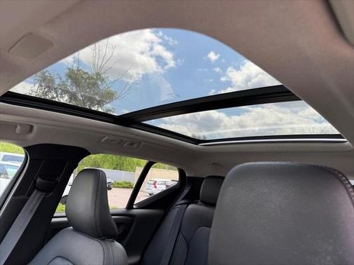 2025 Volvo XC40 B5 Plus Dark Theme