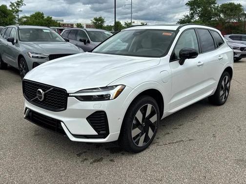 2025 Volvo XC60 Plug-In Hybrid T8 Plus