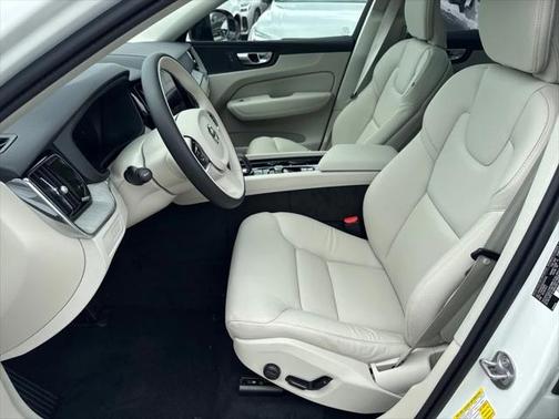 2025 Volvo XC60 Plug-In Hybrid T8 Plus