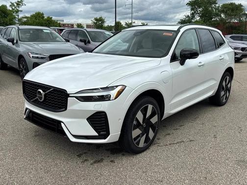 2025 Volvo XC60 Plug-In Hybrid T8 Plus