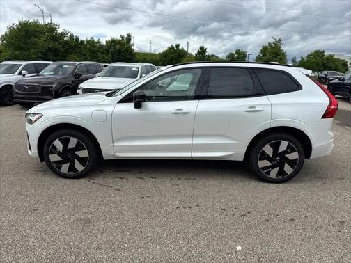 2025 Volvo XC60 Plug-In Hybrid T8 Plus