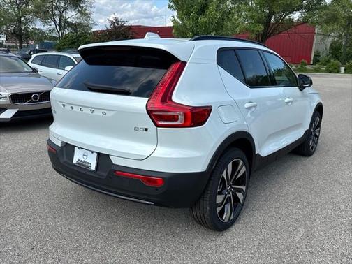 2025 Volvo XC40 B5 Plus Dark Theme