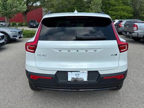 2025 Volvo XC40 B5 Plus Dark Theme