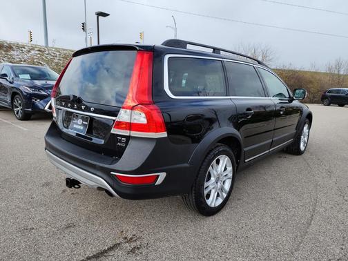 Photo 2 of 20 of 2016 Volvo XC70 T5 Premier