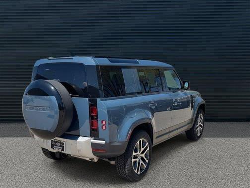 2025 Land Rover Defender 110 P300