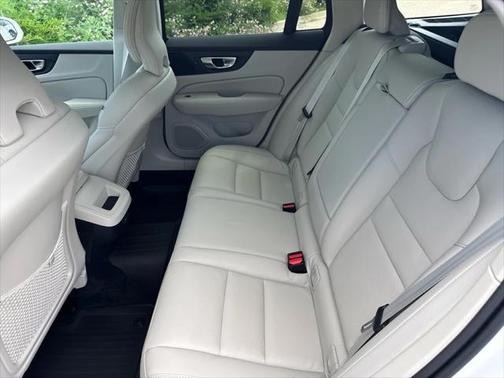 2024 Volvo V60 Cross Country B5 Plus