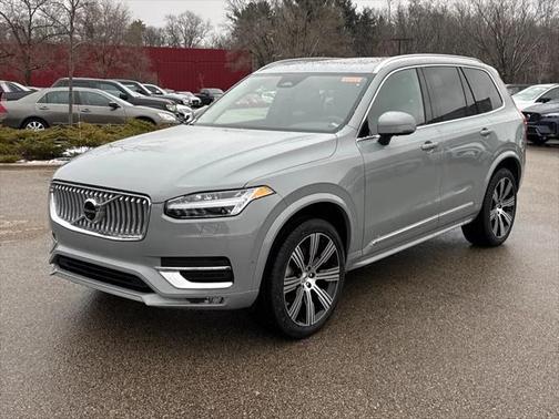 2025 Volvo XC90 B6 Plus 7-Seater