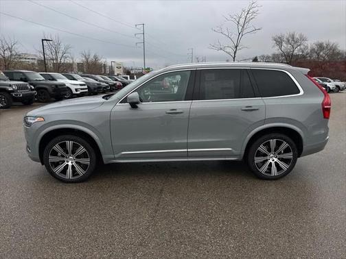 2025 Volvo XC90 B6 Plus 7-Seater