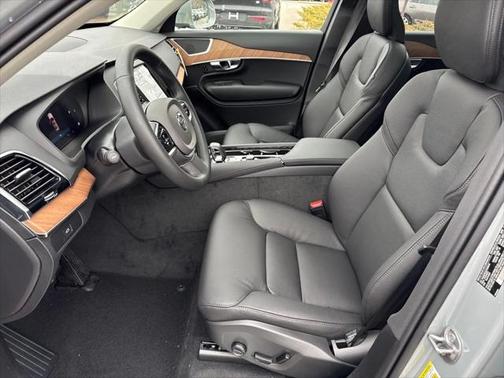 2025 Volvo XC90 B6 Plus 7-Seater