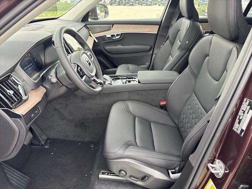 2025 Volvo XC90 Plug-In Hybrid T8 Plus 7-Seater
