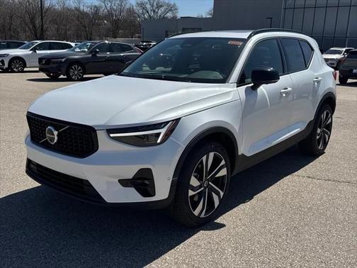 2025 Volvo XC40 B5 Plus Dark Theme