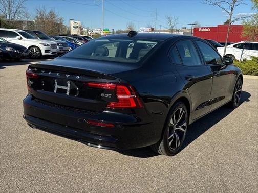 2024 Volvo S60 B5 Plus Dark Theme