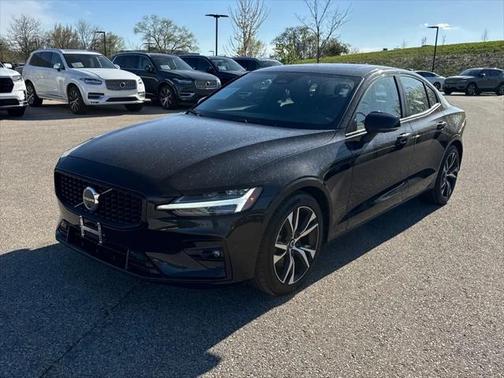 2024 Volvo S60 B5 Plus Dark Theme