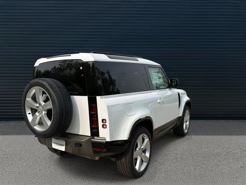 2025 Land Rover Defender 90 P400 X-Dynamic SE