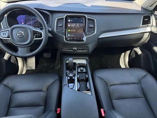 2023 Volvo XC90 B5 Core