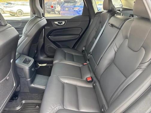2024 Volvo XC60 Recharge Plug-In Hybrid T8 Ultimate Dark Theme