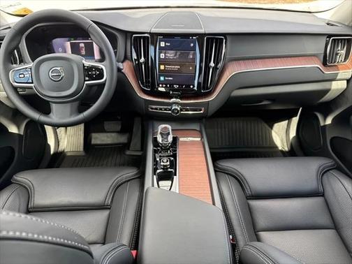 2024 Volvo XC60 Recharge Plug-In Hybrid T8 Ultimate Dark Theme