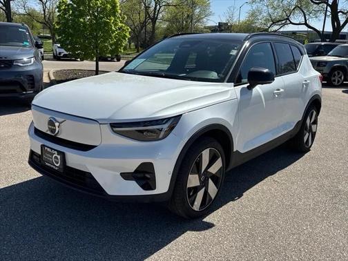 2024 Volvo XC40 Recharge Pure Electric Twin Plus