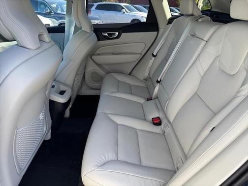 2025 Volvo XC60 Plus