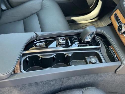 2025 Volvo XC90 B6 Plus 7-Seater