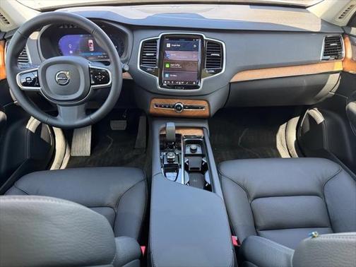 2025 Volvo XC90 B6 Plus 6-Seater