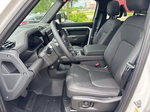 2025 Land Rover Defender 110 P300