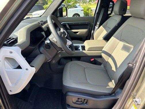 2025 Land Rover Defender 110 P300