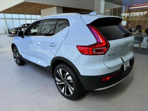 2024 Volvo XC40 B5 Plus Bright Theme
