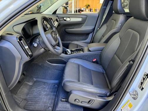 2024 Volvo XC40 B5 Plus Bright Theme