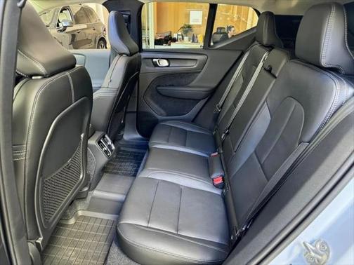 2024 Volvo XC40 B5 Plus Bright Theme