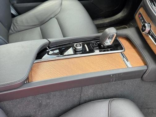 2025 Volvo XC90 B6 Plus 7-Seater