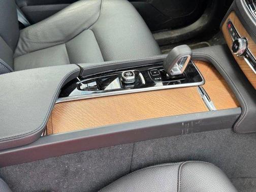 2025 Volvo XC90 B6 Plus 7-Seater