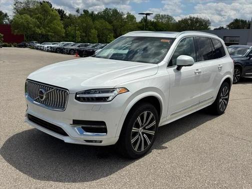 2025 Volvo XC90 B6 Plus 7-Seater